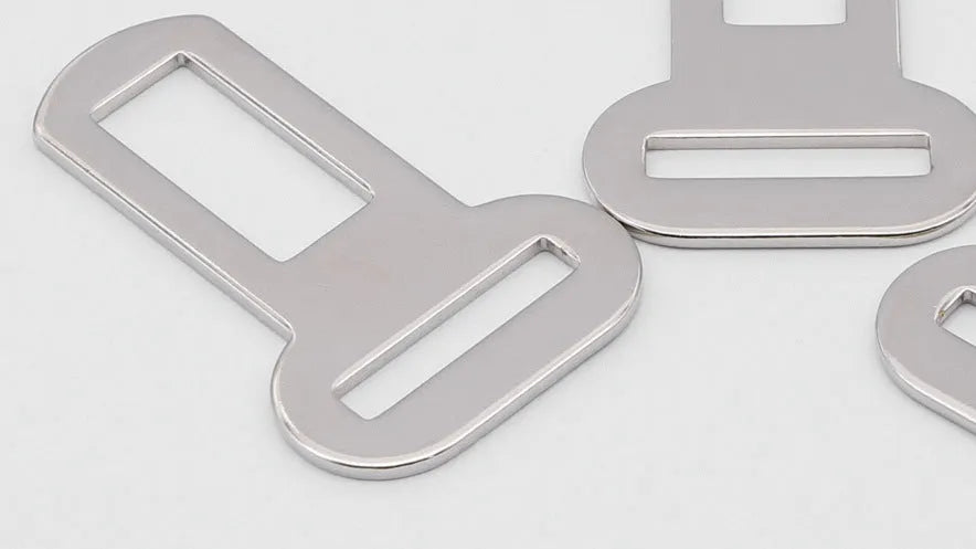 26mm stainless steel pet leash safety buckle with spring-loaded clip mechanism.