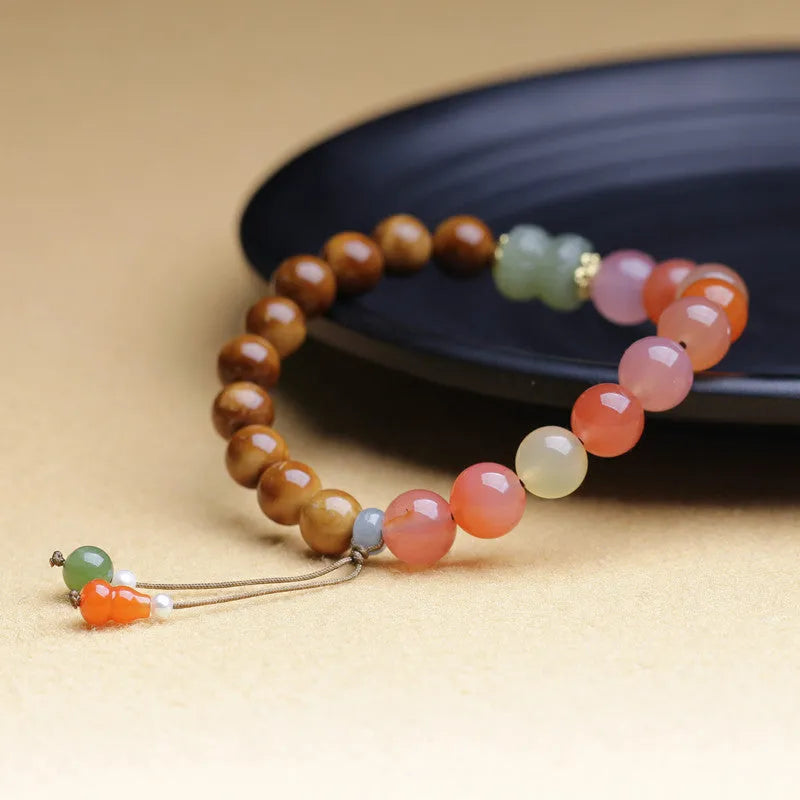 Handmade 8mm agate bracelet with diamond-shaped persimmon elements