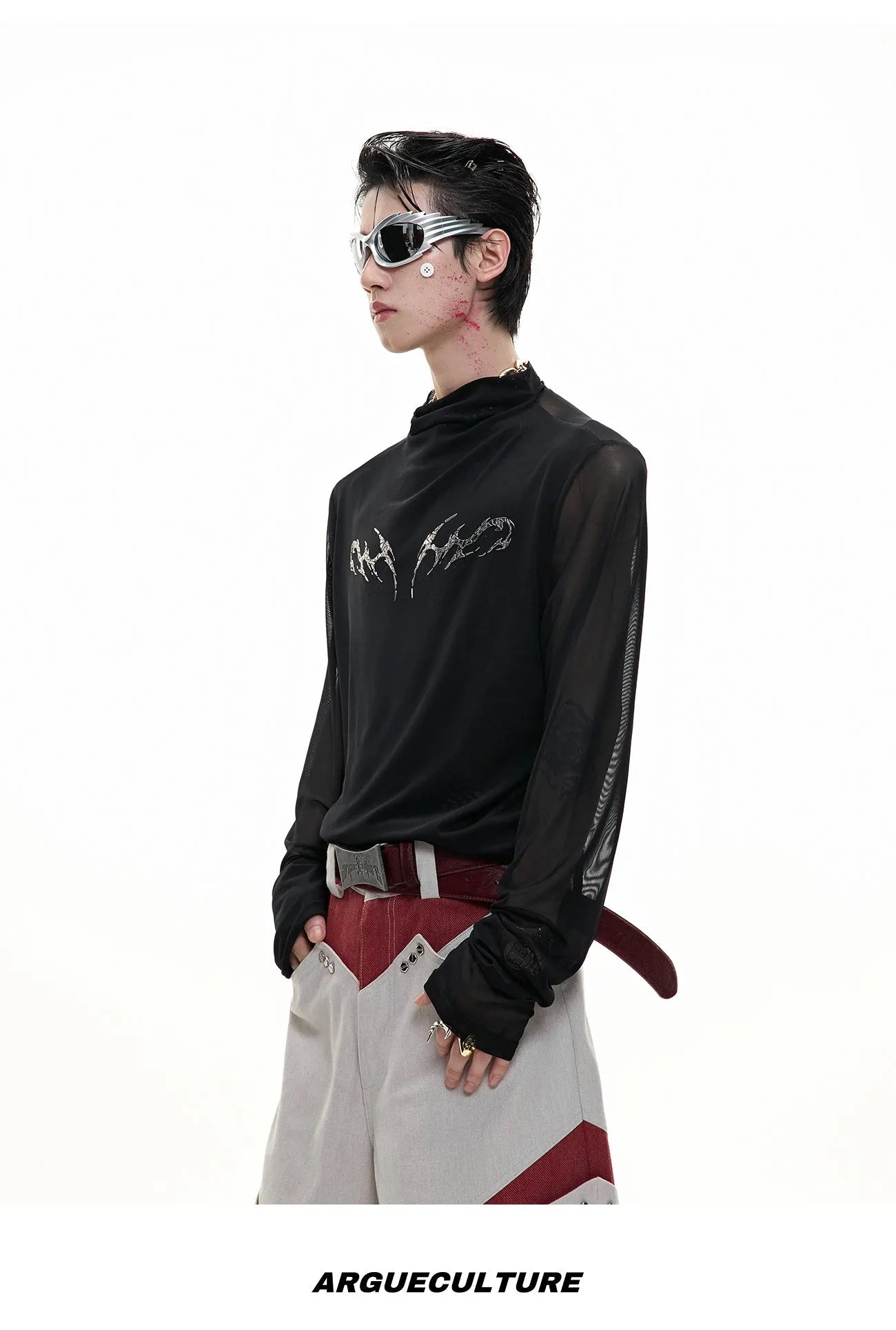 Man modelling a black slim-fit long sleeve mesh bottoming shirt with a textured ice-feel fabric.