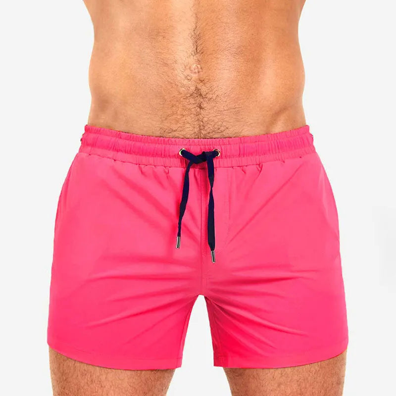 Men's mesh-lined swimming shorts in solid colours for sports and fitness activities