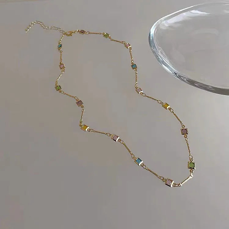 Square colour geometric clavicle chain necklace with artificial crystal quadrilaterial elements in gold or white K tone