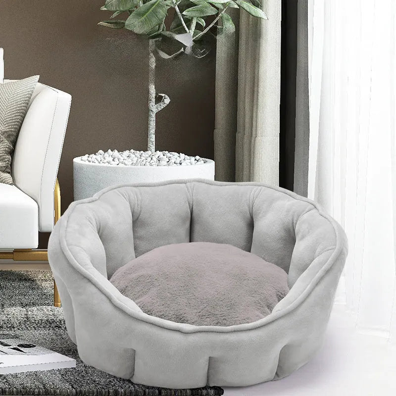 Grey plush cat kennel mat with fleece lining, showing enclosed design and 46 cm size