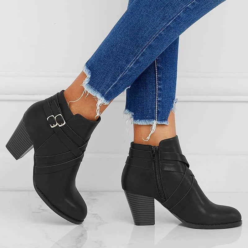 Women's plus size short ankle boots with a 7cm chunky heel and side zipper in grey colour.