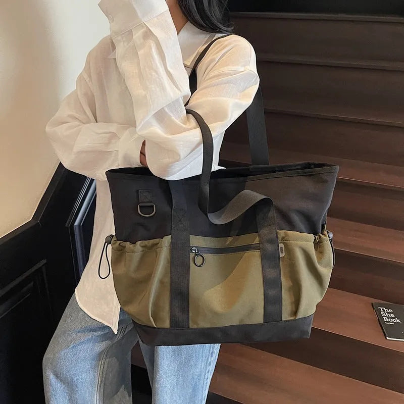 Women's lightweight oxford cloth travel bag in grey, black or green with 36-55L capacity