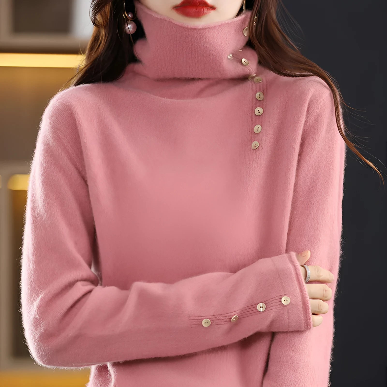 Slim fit short knitted pullover shirt with 3D pattern in light camel colour.