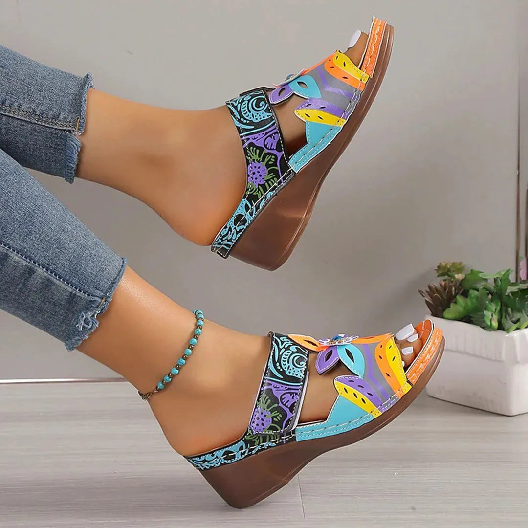 Coloured ethnic totem pattern slippers with cowhide upper and rubber sole, shown in multiple sizes.