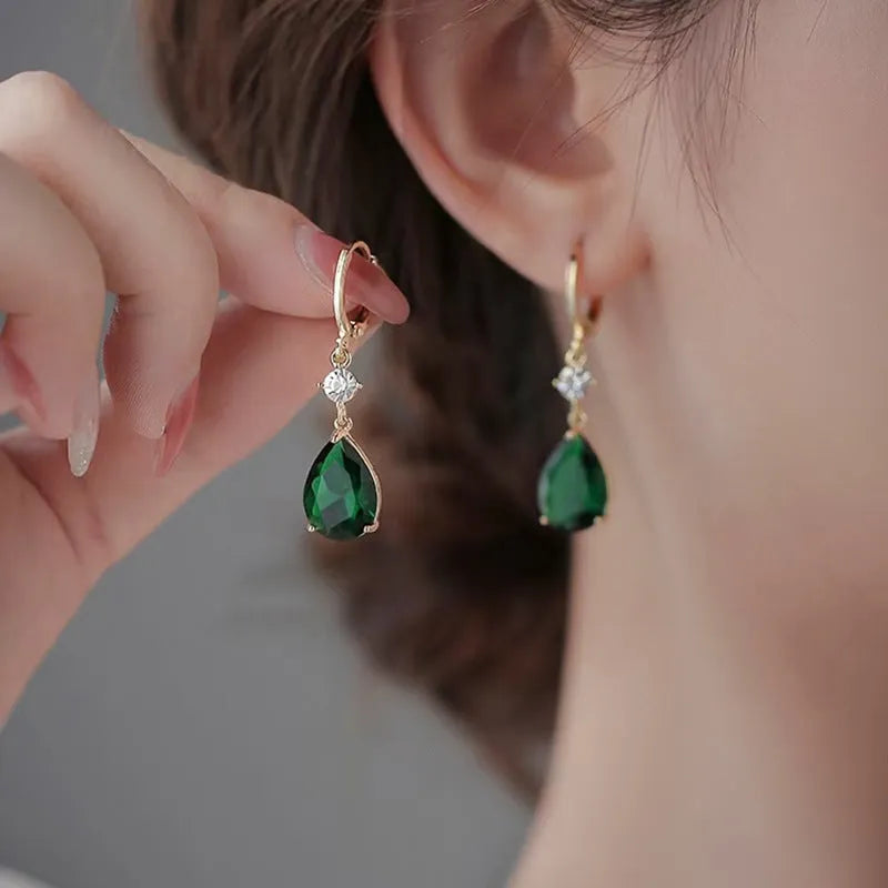 A single pair of green geometric teardrop-shaped alloy dangle earrings.