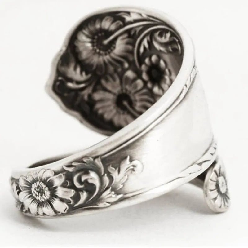 Fashion retro flower shaped copper ring with little daisy motif, adjustable opening, colour options