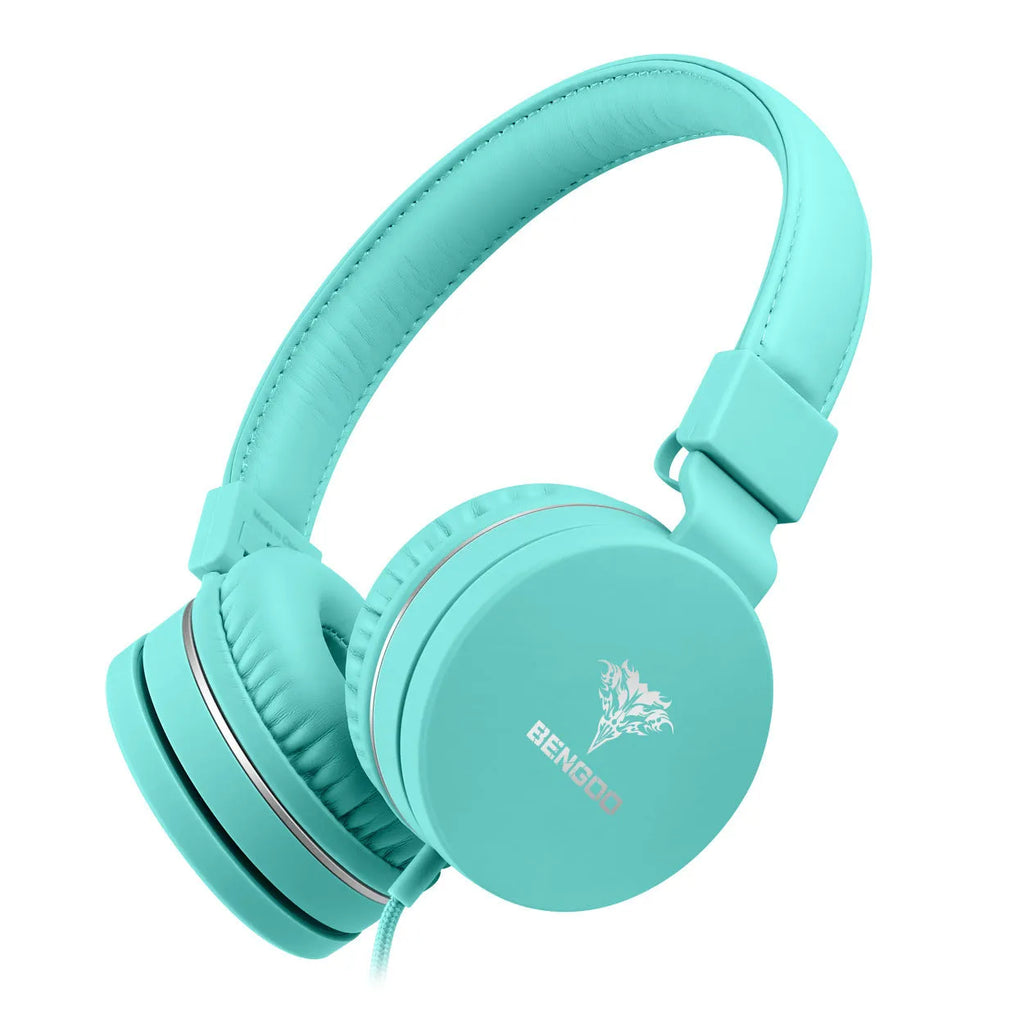 BENGOO C30 wired over-ear headphones with microphone in mint green colour.
