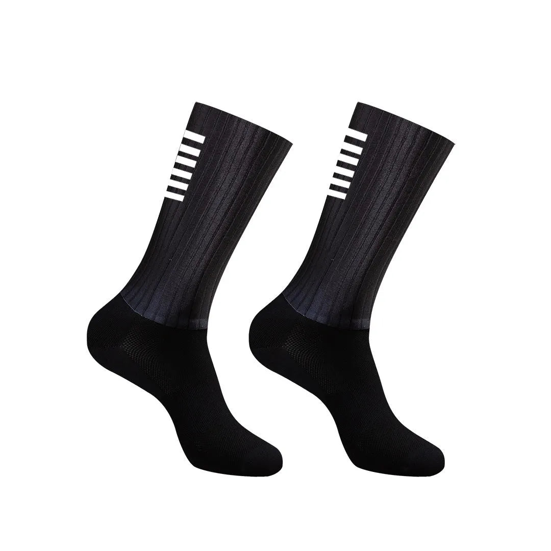 Cycling and running socks in six colour options with breathable moisture-absorbing fabric