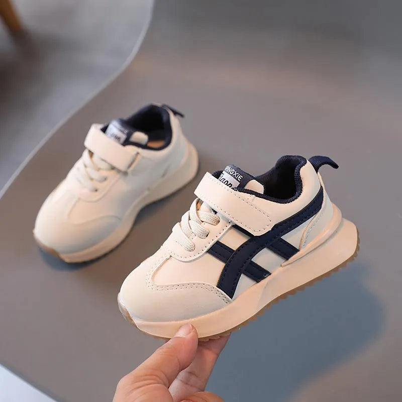 Children's casual sneakers with Velcro straps in synthetic leather and rubber sole