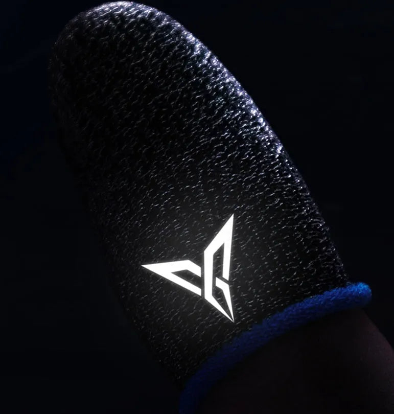 Green game thumb sleeves made of silver fibre with a 3M reflective logo, for sweat absorption during gaming.