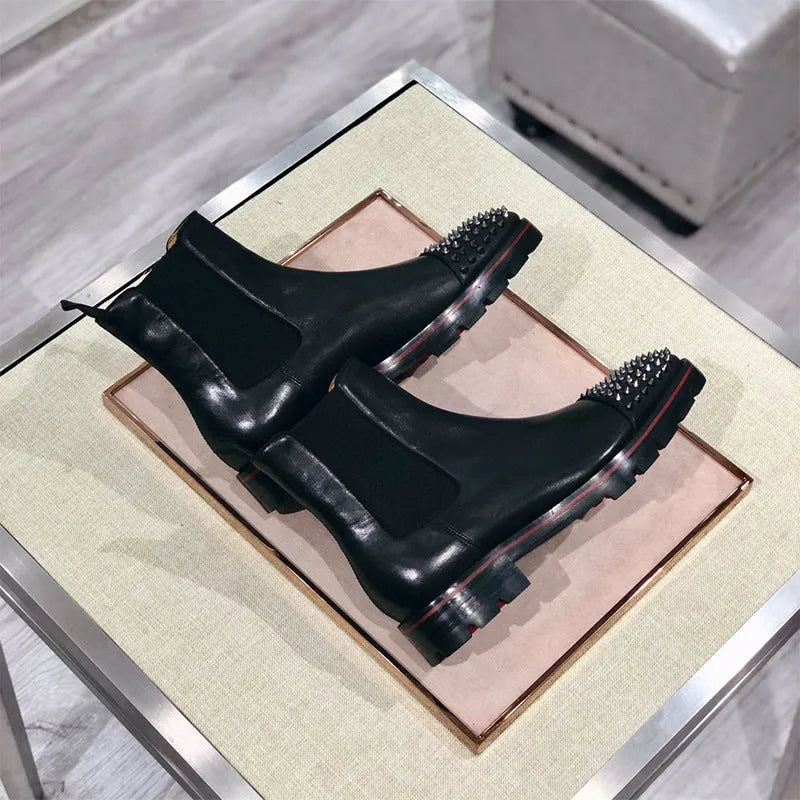 Black high-top business casual leather shoes with a cowhide upper and leather sole.