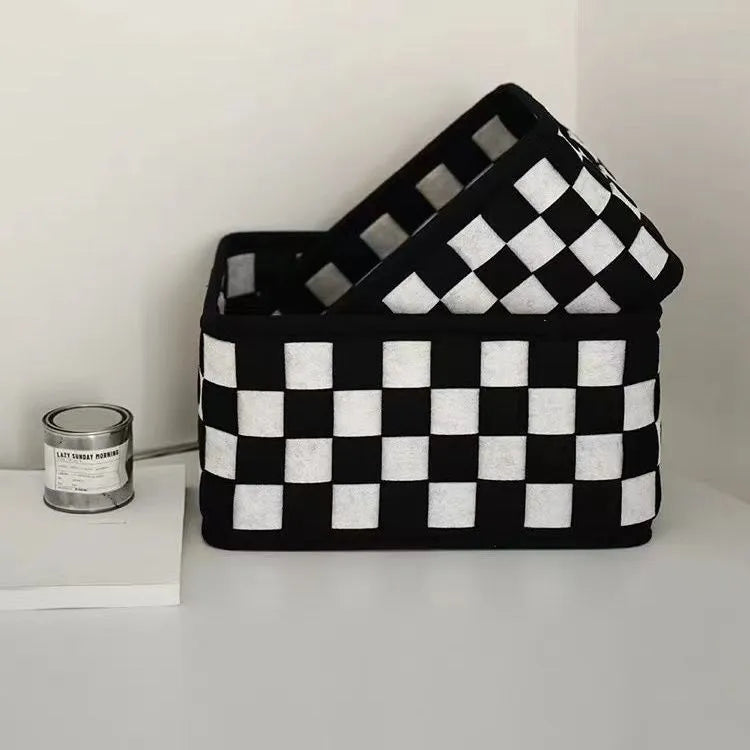 Checkerboard pattern folding felt storage basket showing collapsible sides and 37x29x19.5cm size.