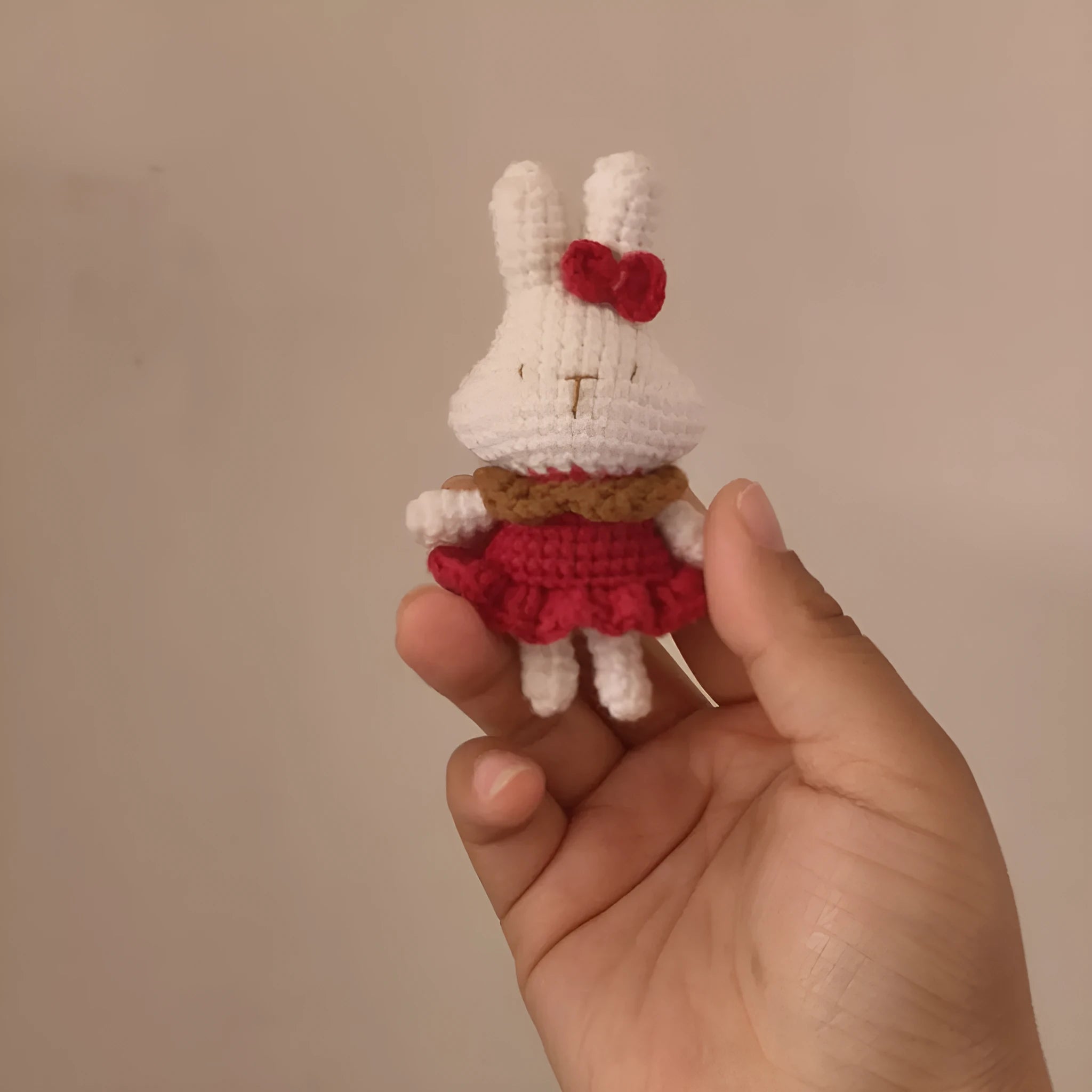 Hand-crocheted wool rabbit key chain decorative accessory