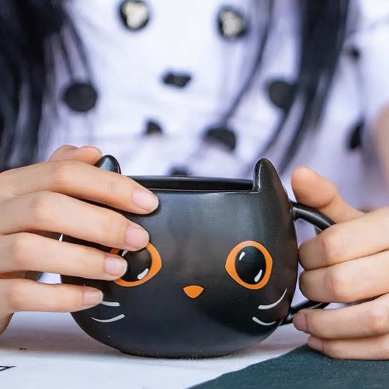 Black ceramic cat-shaped couple mug with pumpkin cover and 355ml capacity.
