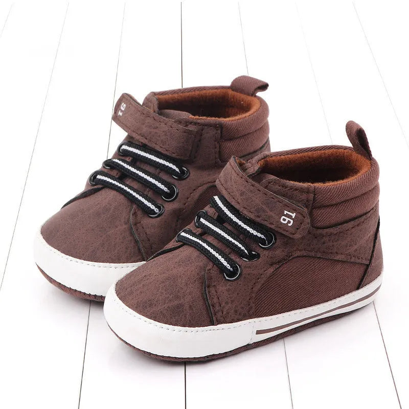 Toddler high-top cotton shoes with Velcro closure in blue, green and red colours
