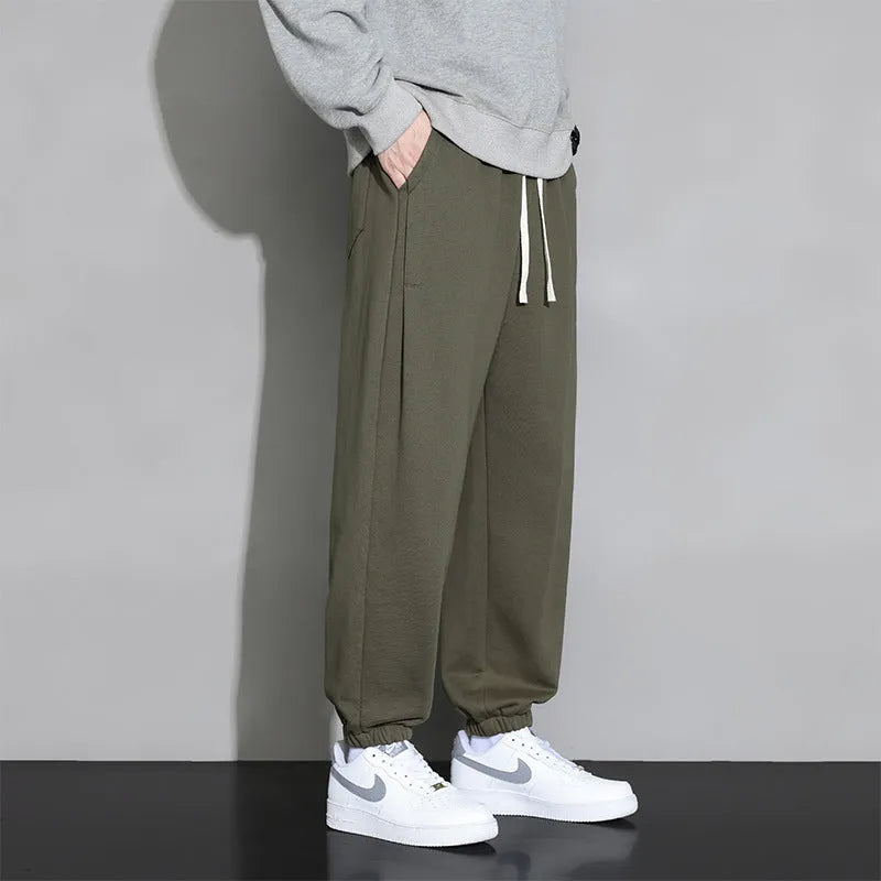 Men's loose fit cotton-polyester sports trousers in grey with elasticated waistband