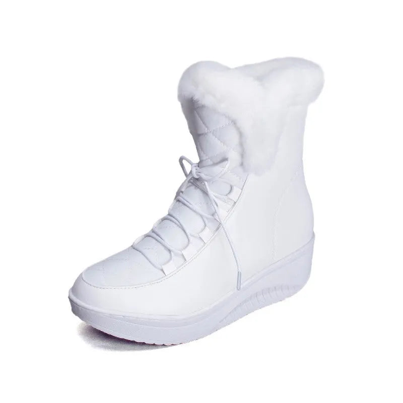 Black women's winter boots with lace-up front, 3cm platform sole, and plush lining.