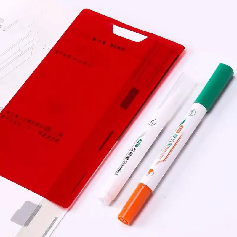 Green erasable highlighter pen set with plastic shell, slanted tip and card packaging
