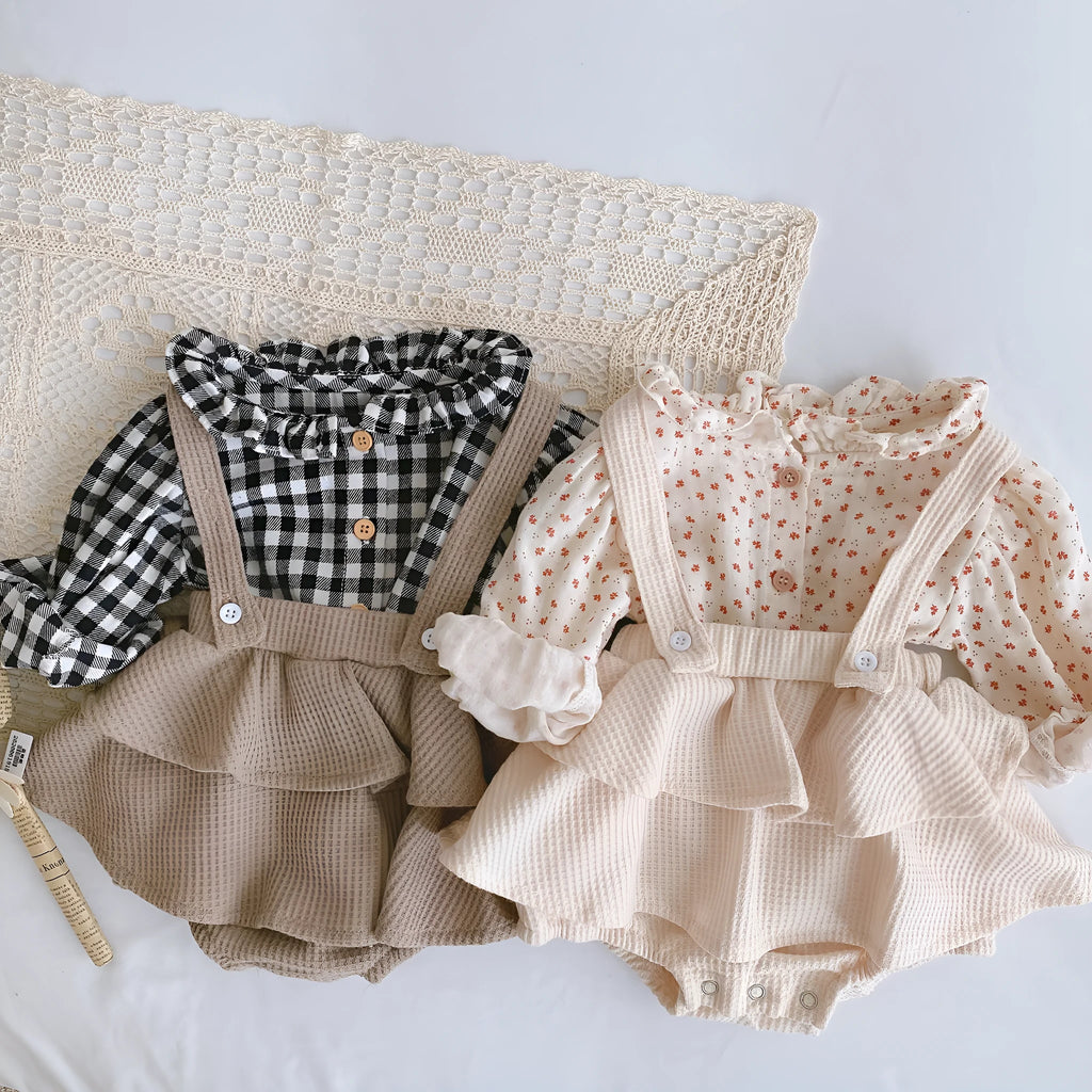Cotton baby romper with triangle climb design and pleated lotus leaf style for 0-2 year olds