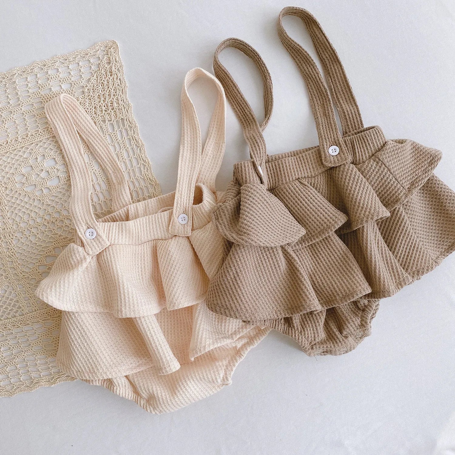 Cotton baby romper with triangle climb design and pleated lotus leaf style for 0-2 year olds