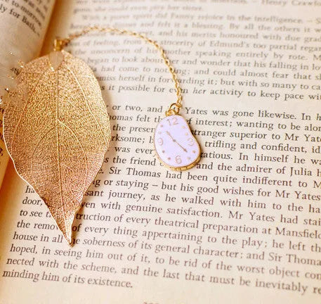 Kc alloy leaf bookmark with a choice of Alice, rabbit, or clock charm, shown with dimensions.