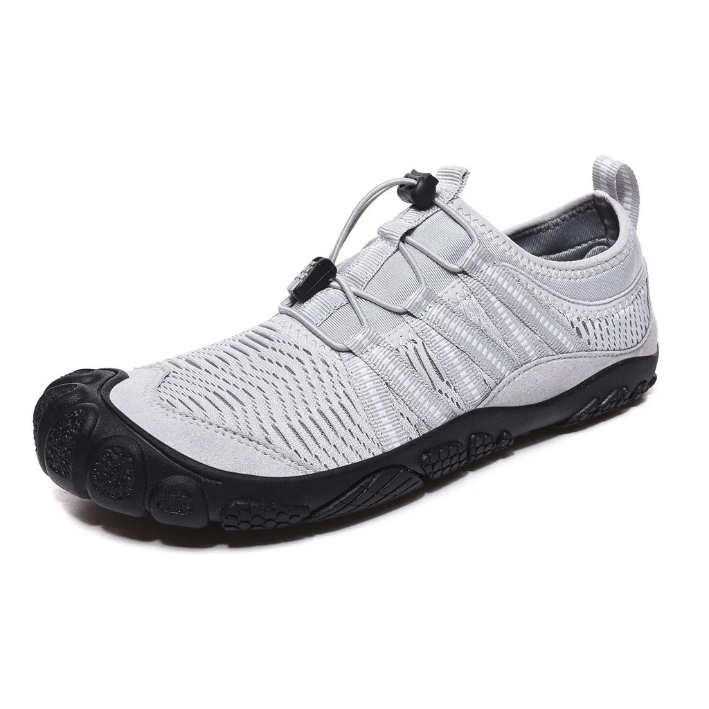 Low-top mesh water shoes with an elastic band and rubber sole in dark blue colour