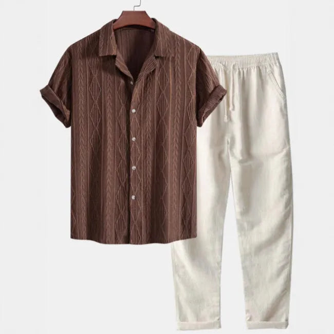 Men's slim-fit camouflage print casual suit consisting of a short-sleeved lapel shirt and matching trousers.