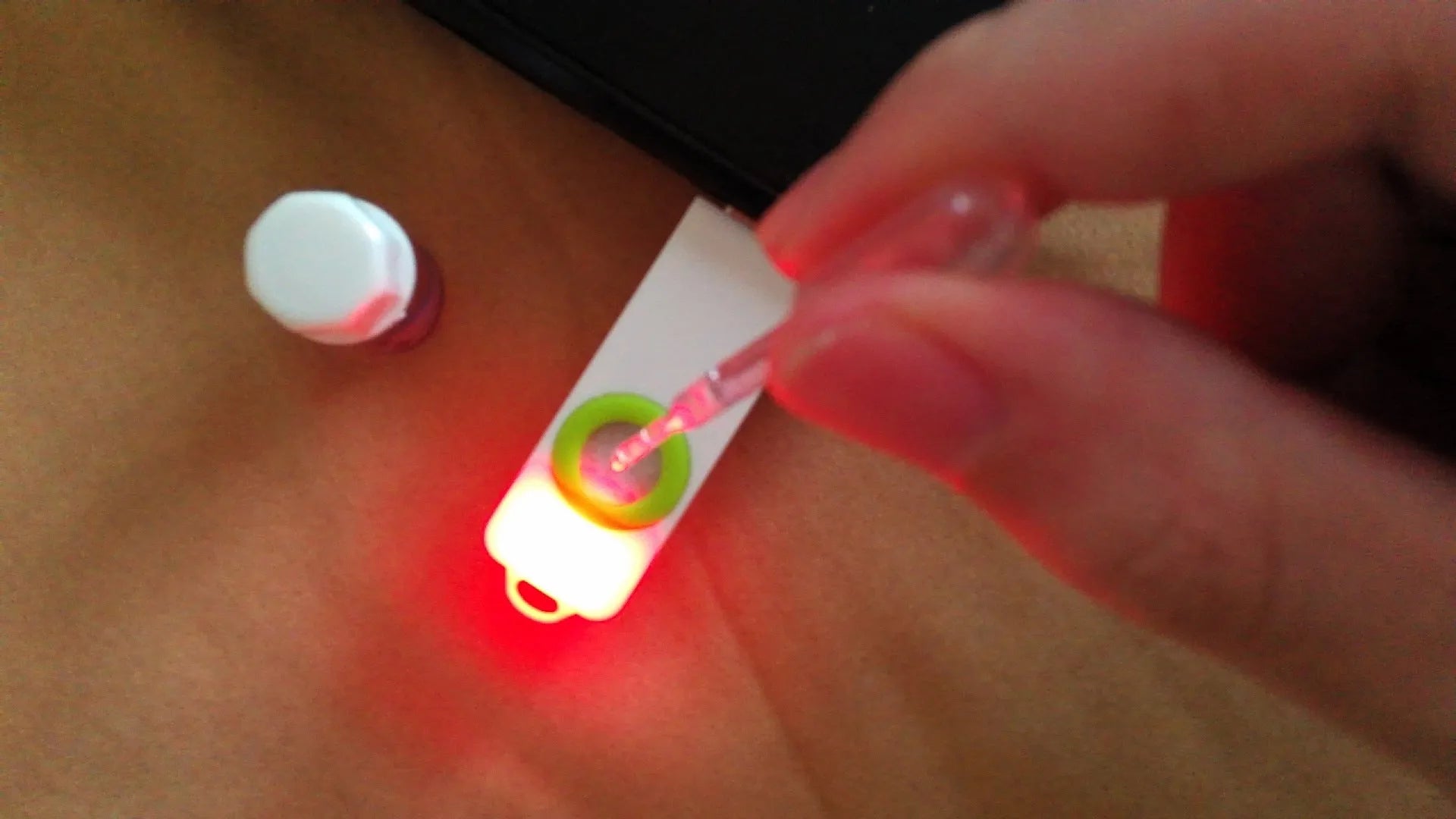 Mini USB aroma diffuser with straw in white and blue, 60mm x 18mm x 8mm, for computer fresh air