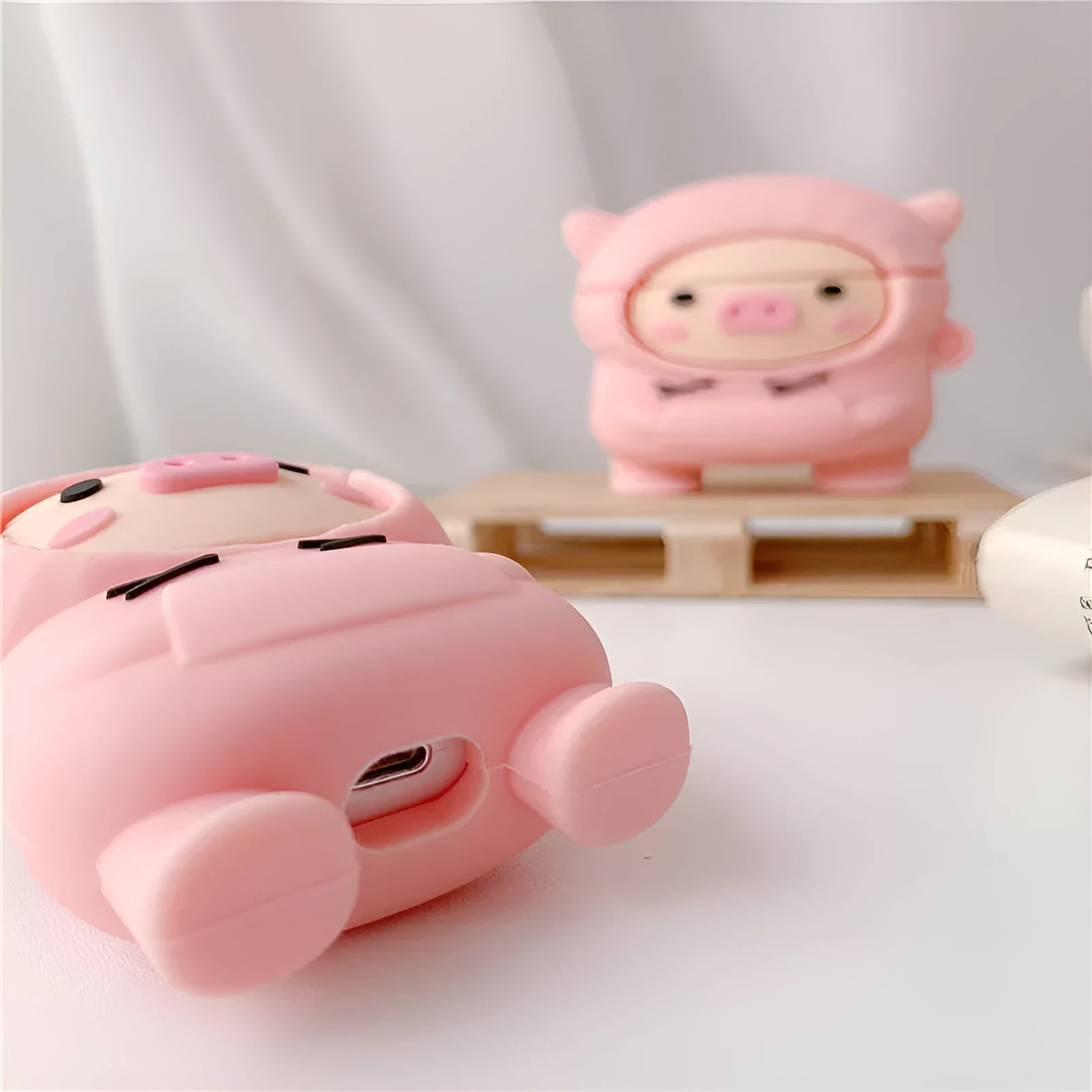 Pink pig cartoon silicone AirPods case with hook for AirPods 1 2 Pro models