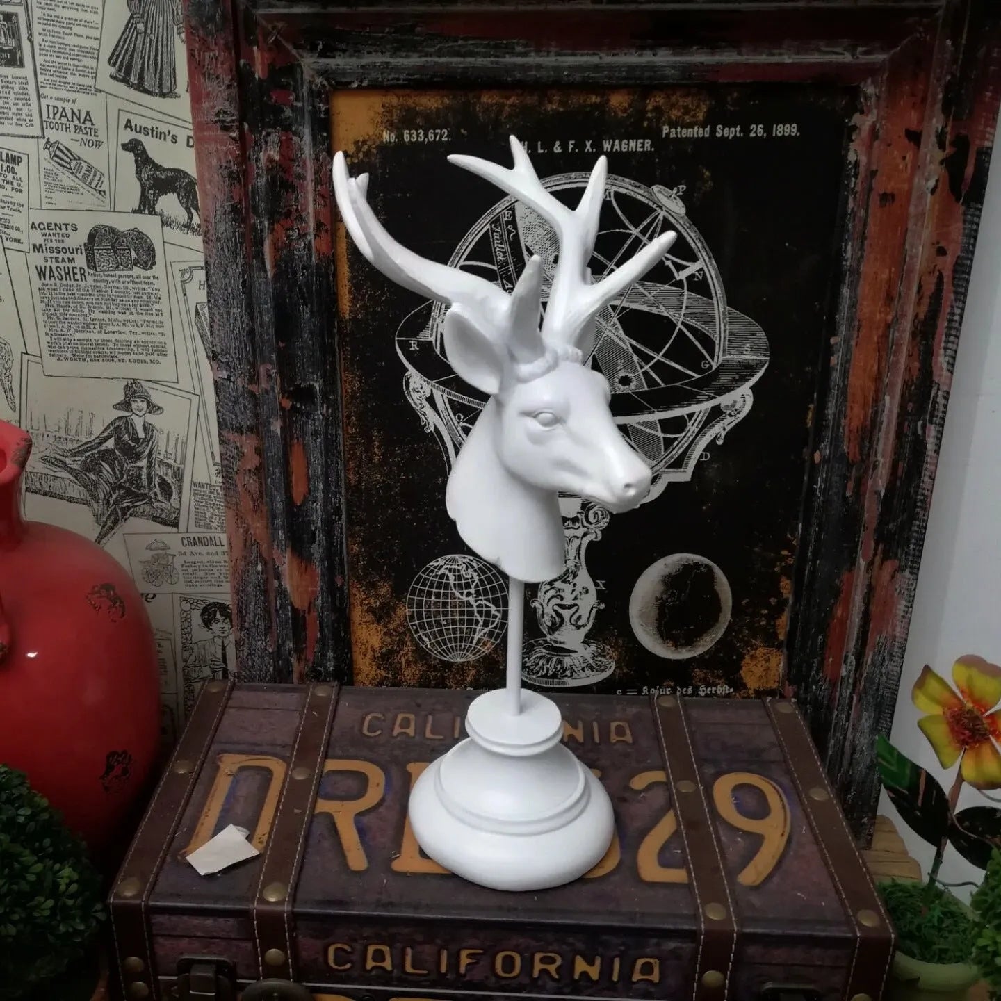 Resin animal home decoration figurine in black, white, or wood colour measuring 13cm by 15cm by 32cm