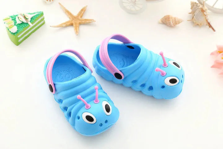 Children's EVA foam sandals in pink, blue, green, and yellow – lightweight beach shoes with slip-on design