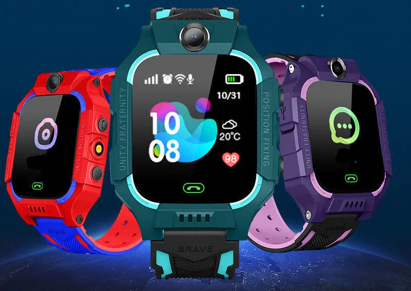 Z6 Q19 children's smart phone watch in green colour showing its 1.44-inch touch screen and wrist strap.