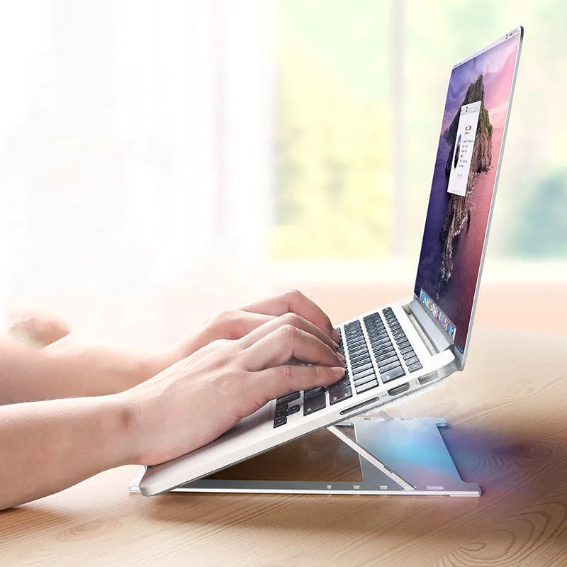 Silver aluminium notebook cooling pad with semiconductor refrigeration and adjustable tilt angle
