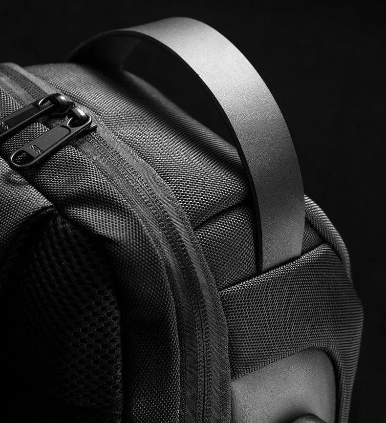 Men's medium canvas chest bag in army green with zipper and internal pockets