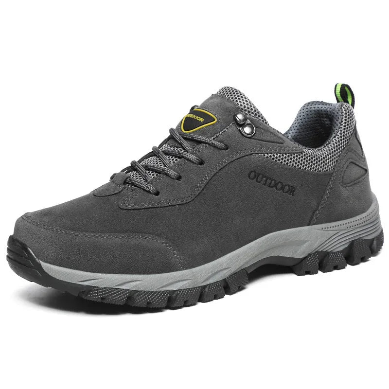 Men's low-cut casual hiking shoe in Army Green, available in sizes 39 to 49.