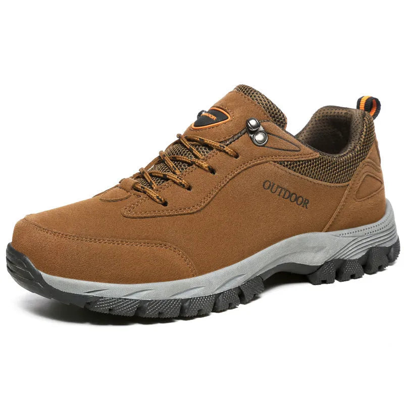 Men's low-cut casual hiking shoe in Army Green, available in sizes 39 to 49.