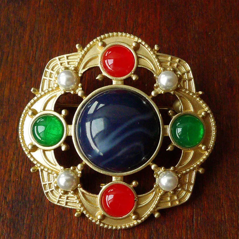 Baroque vintage brooch in zinc alloy with diamond shape, retro court style costume jewellery