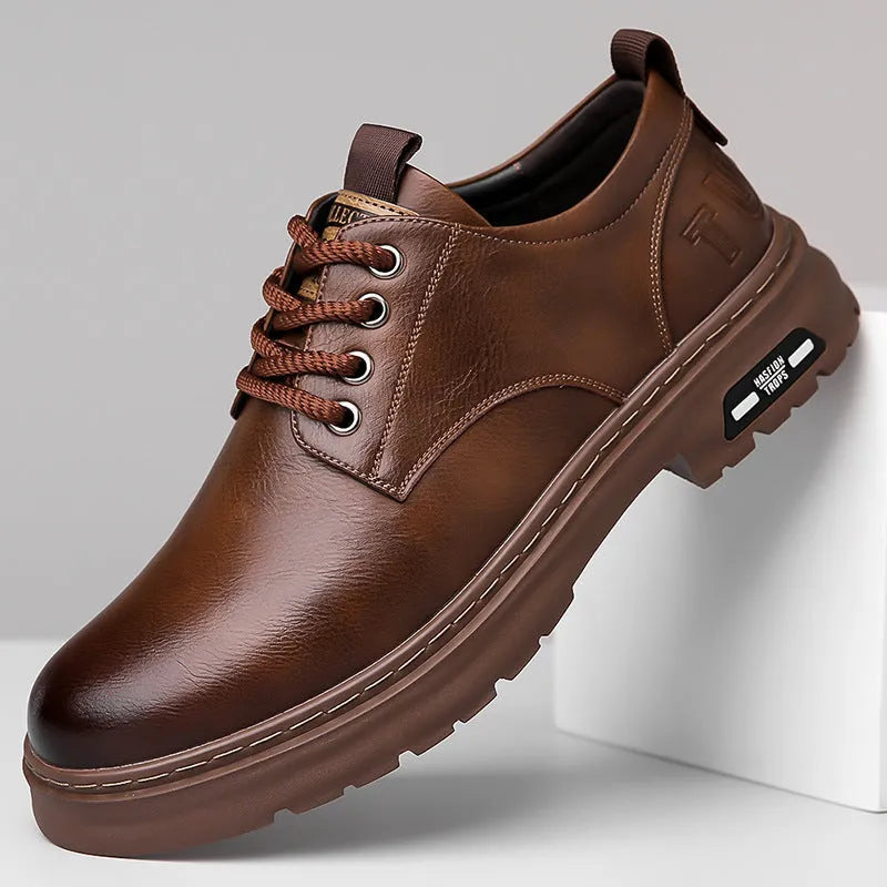 Men's retro outdoor casual leather shoes in black with round toe and artificial PU upper