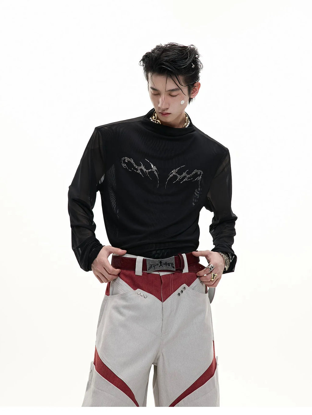 Man modelling a black slim-fit long sleeve mesh bottoming shirt with a textured ice-feel fabric.