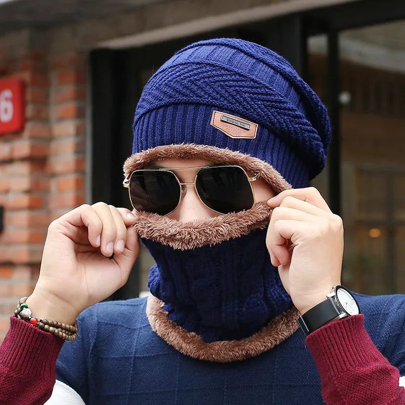 Men's knitted wool hat in dome style, warp knit construction, solid colour option