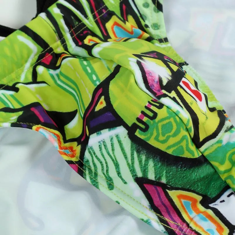 Printed men's swimming trunks in polyester fabric with quick-dry properties for beach and pool swimming