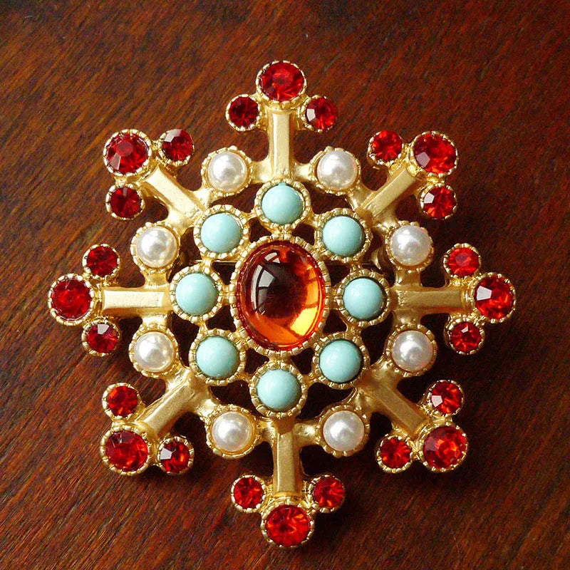 Baroque vintage brooch in zinc alloy with diamond shape, retro court style costume jewellery