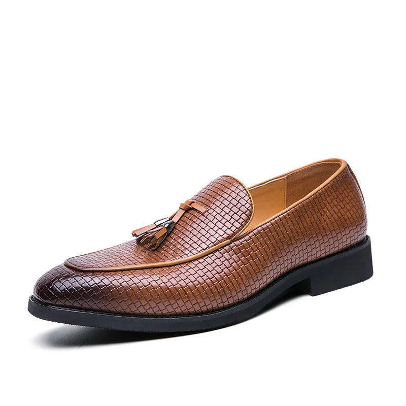 Men's black pointed-toe slip-on shoes with a tassel detail on the low-top PU upper.