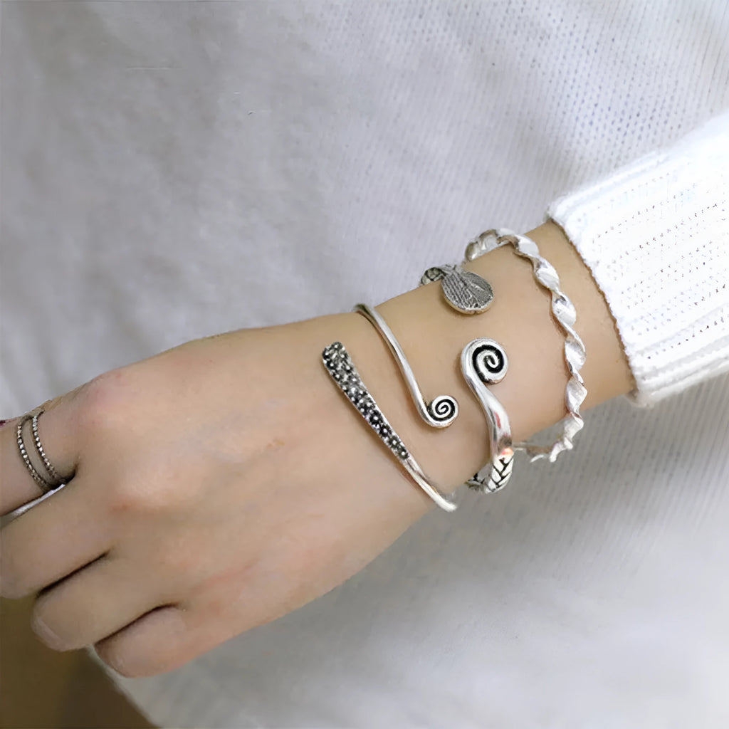Women's silver electroplated Chinese retro fish design opening adjustable bracelet