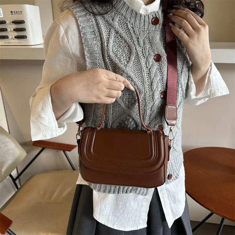 Women's casual PU one-shoulder crossbody bag in black with urban simplicity sewing line detail and sandwich pocket