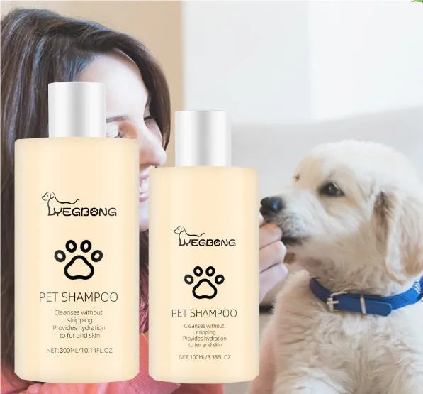 Pet shampoo bottle for dogs and cats with mild formula for soft, unknotted hair