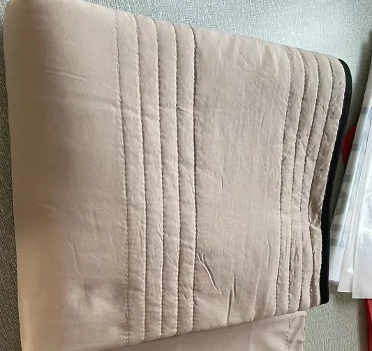 Summer cooling blanket quilt in seersucker fabric showing colour options and quilting texture