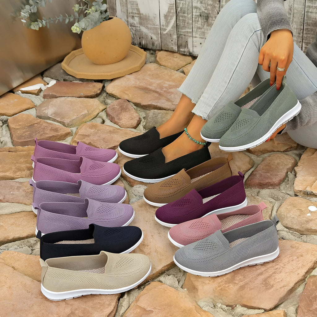 Women's plus size casual cloth shoes with flat heel and heart-shaped pattern